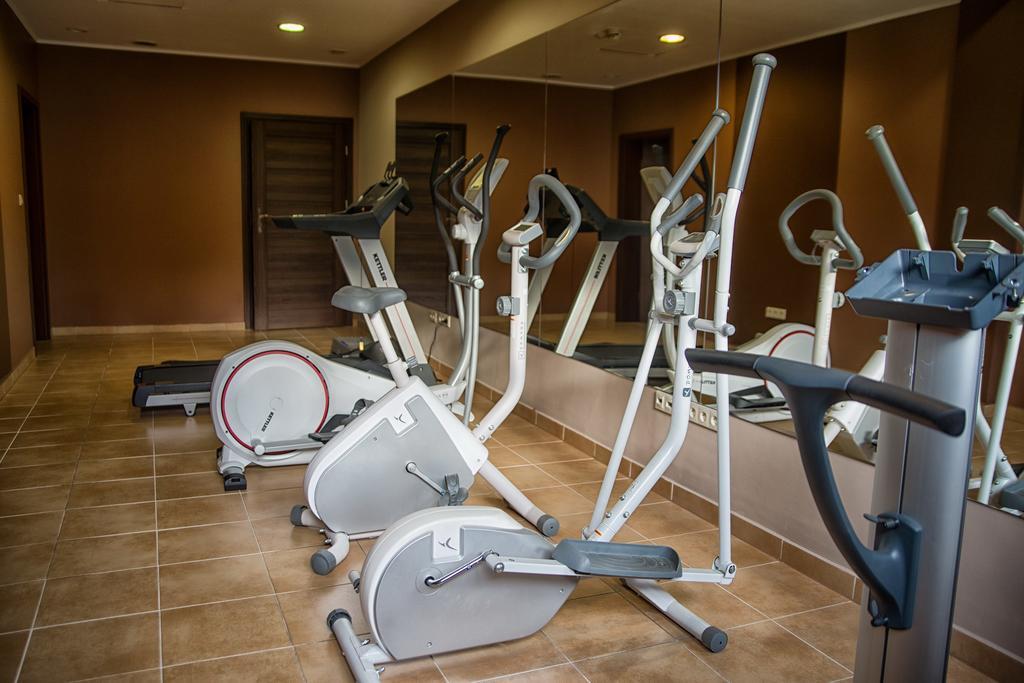 Hotel Novum & Spa Неполомице Екстериор снимка