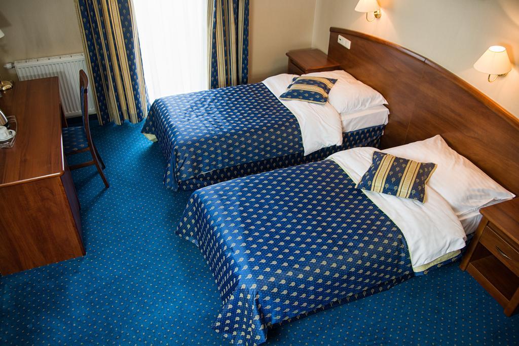 Hotel Novum & Spa Неполомице Екстериор снимка