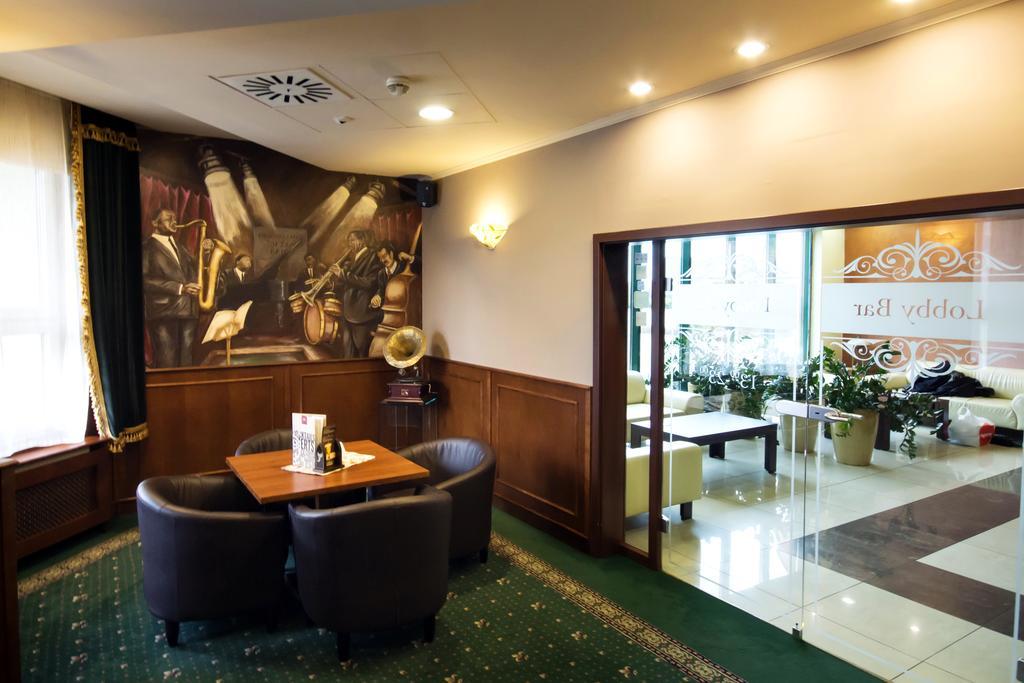 Hotel Novum & Spa Неполомице Екстериор снимка