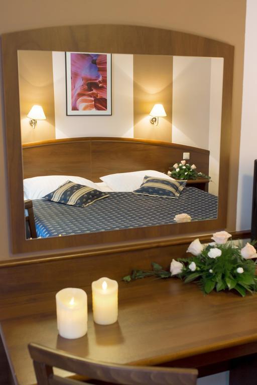 Hotel Novum & Spa Неполомице Екстериор снимка