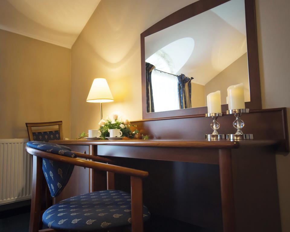 Hotel Novum & Spa Неполомице Екстериор снимка