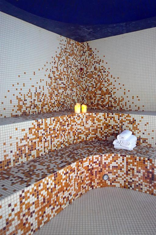 Hotel Novum & Spa Неполомице Екстериор снимка