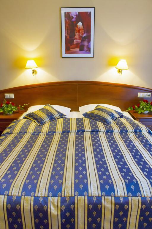 Hotel Novum & Spa Неполомице Екстериор снимка