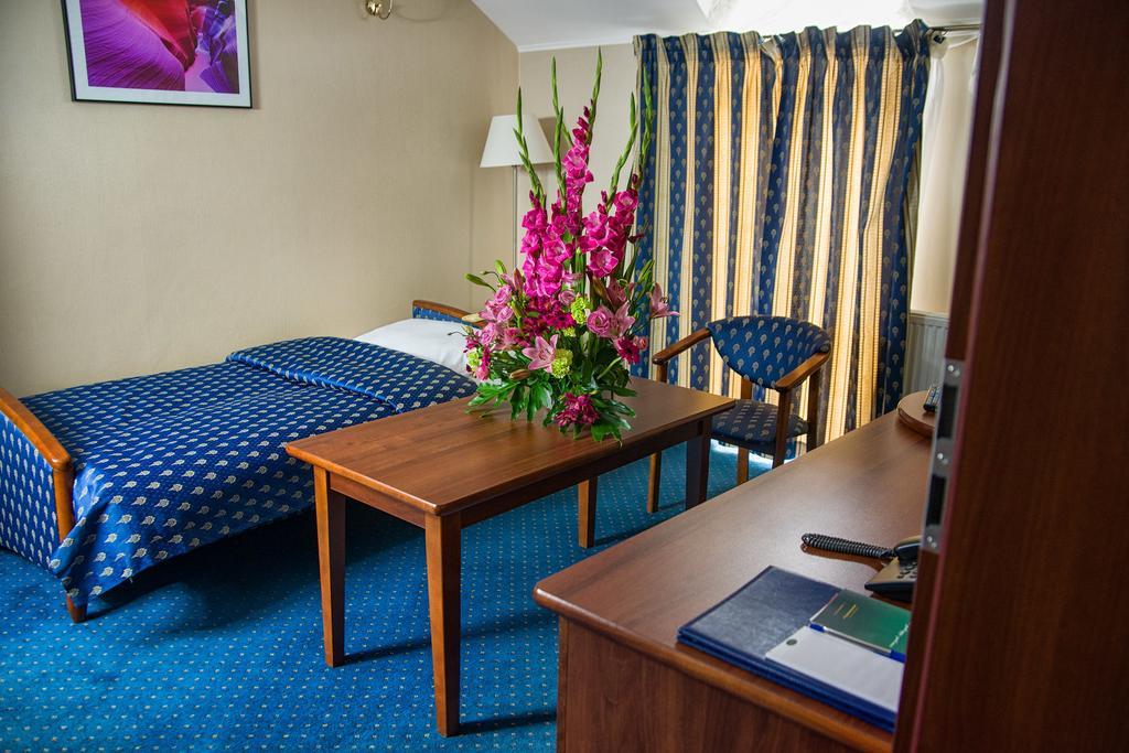 Hotel Novum & Spa Неполомице Екстериор снимка