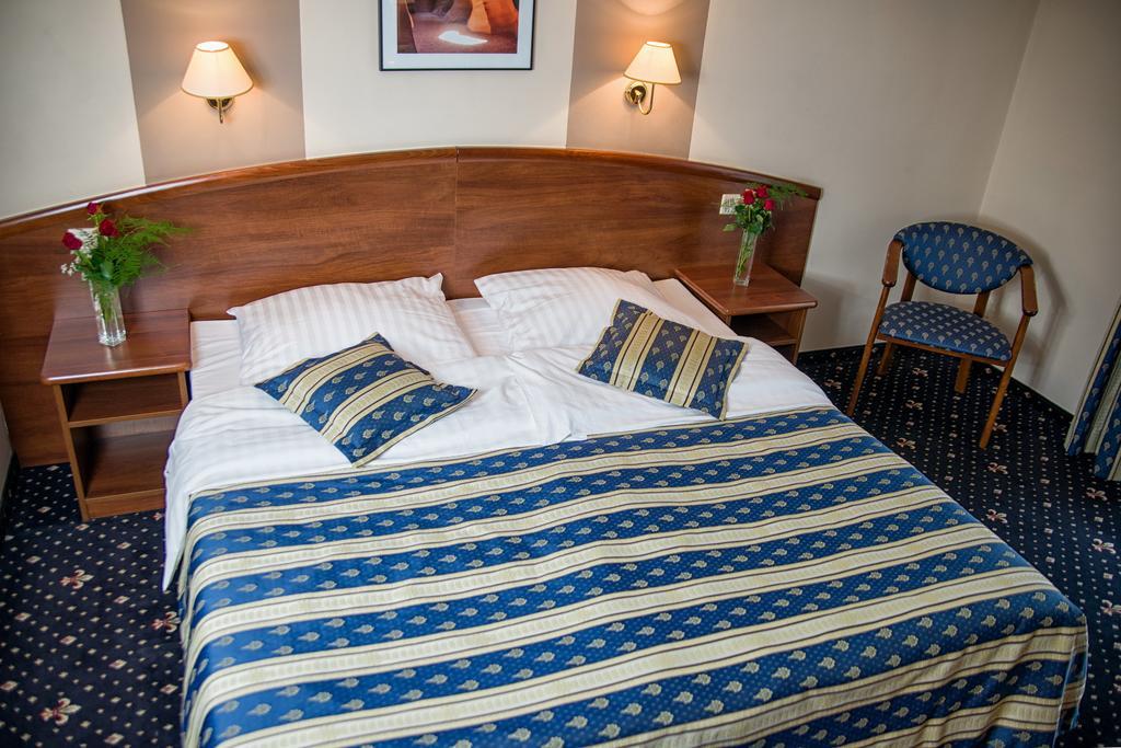 Hotel Novum & Spa Неполомице Екстериор снимка