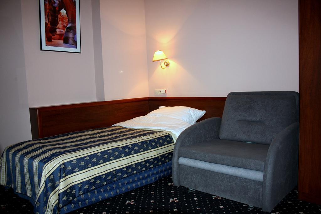 Hotel Novum & Spa Неполомице Екстериор снимка