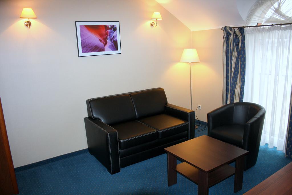 Hotel Novum & Spa Неполомице Екстериор снимка