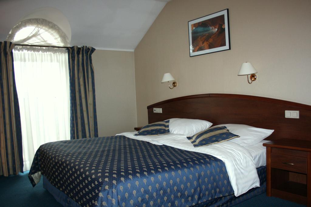 Hotel Novum & Spa Неполомице Екстериор снимка