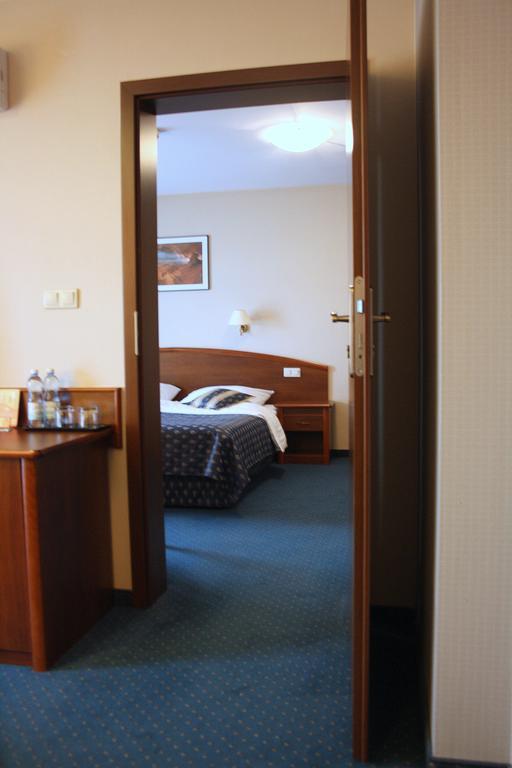 Hotel Novum & Spa Неполомице Екстериор снимка